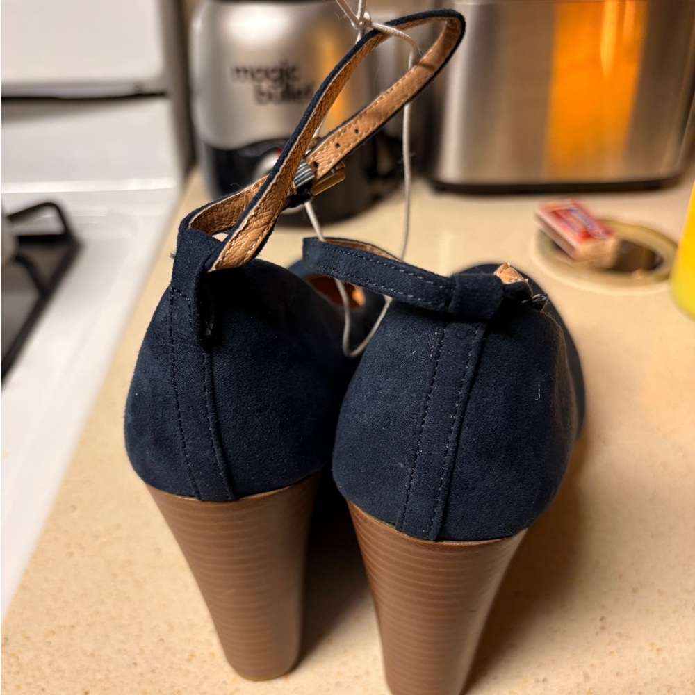 Report Navy Blue Heels with Ankle Strap - Picture 3 of 6